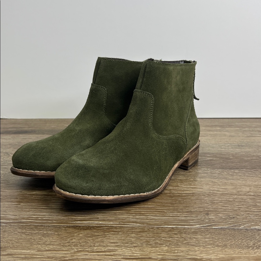 Skechers Olive Green Genuine Suede Ankle Boots – Women’s 7.5